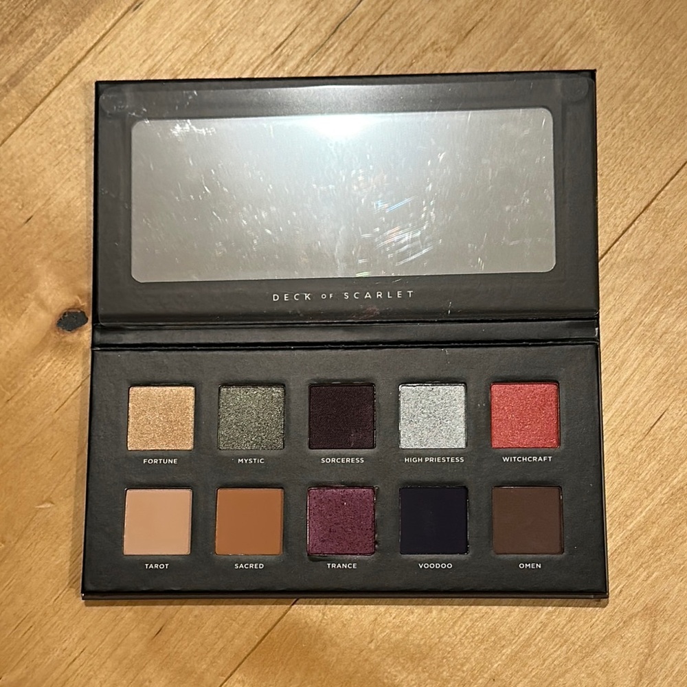 Deck of Scarlet Eyeshadow Palette
